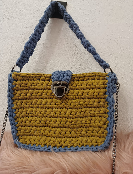 Tshirt crochet handbag